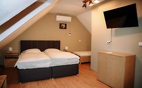 Angelis Pension - Restaurant zum grünen Baum